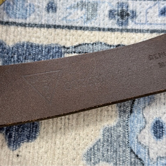 Guess USA Embossed Studded Stars Leather Belt Small - Picture 8 of 9